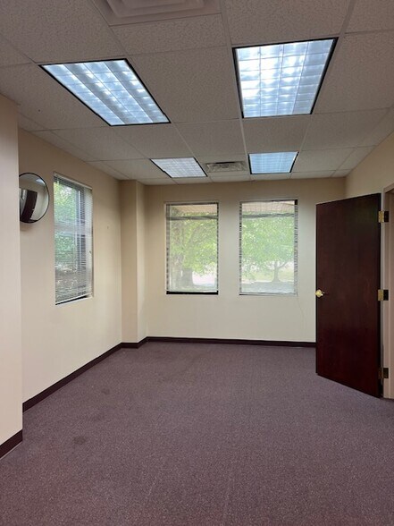More Photos Of 6111 Heritage Park Dr, Chattanooga Office For Lease