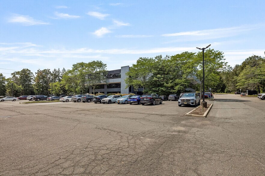 More Photos Of 95 Chestnut Ridge Rd, Montvale Office For Lease