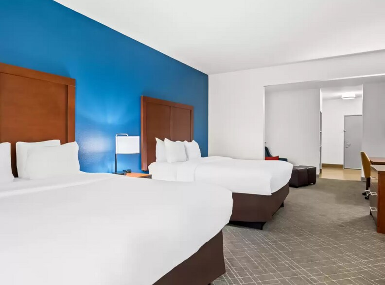 More Photos Of 200 Centennial Blvd, Lindale Hotel For Sale