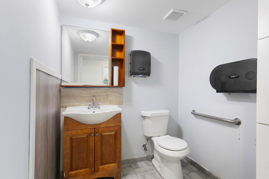 More Photos Of 1740-1742 NW 93rd Ave, Miami Warehouse For Lease