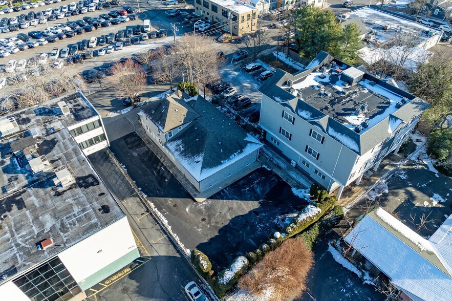 More Photos Of 29 Green St, Huntington Medical For Sale