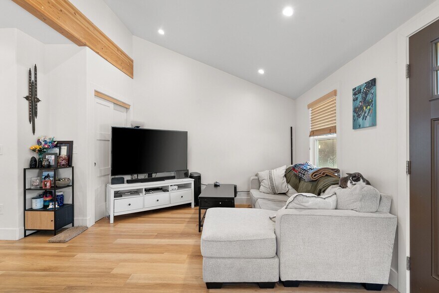 More Photos Of 420 Capitola Road Ext, Santa Cruz Apartments For Sale