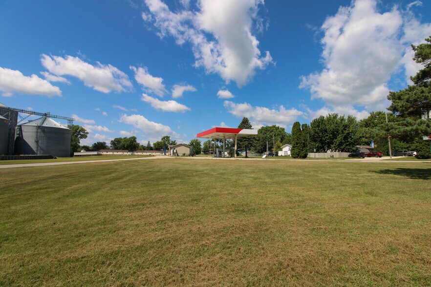 More Photos Of 107 8th Ave SW, Kasson Specialty For Sale