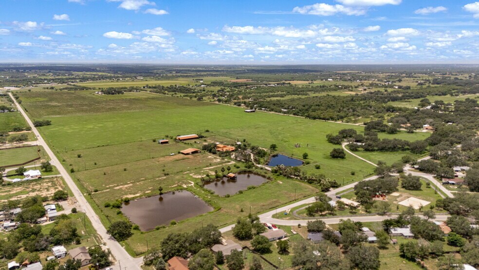 More Photos Of 1551 N Windy Knoll Dr, Devine Land For Sale