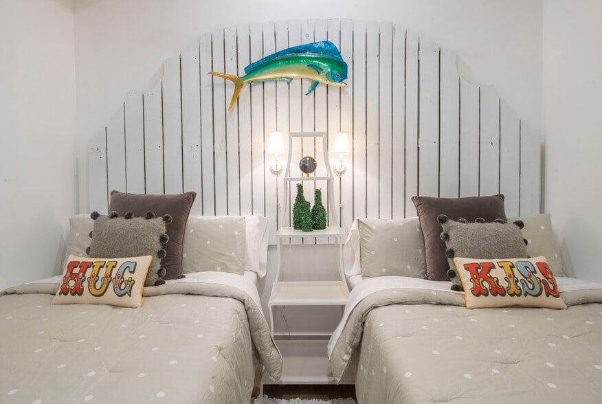 More Photos Of 13662 Red Arrow Hwy, Harbert Hotel For Sale