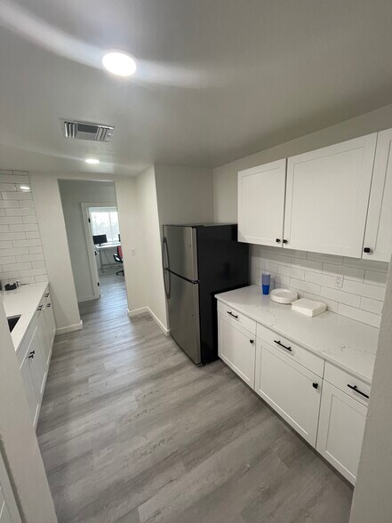 More Photos Of 1202 Lakeway Dr, Lakeway Office For Lease