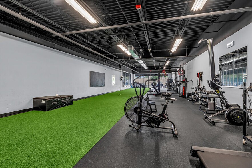 More Photos Of 781 Brick Blvd, Brick General Retail For Lease