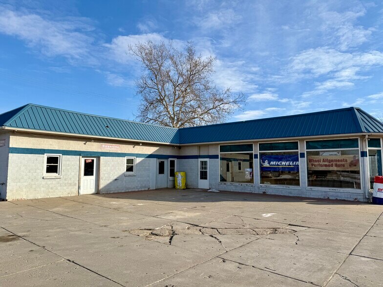 More Photos Of 400 Center St, Marysville Service For Sale