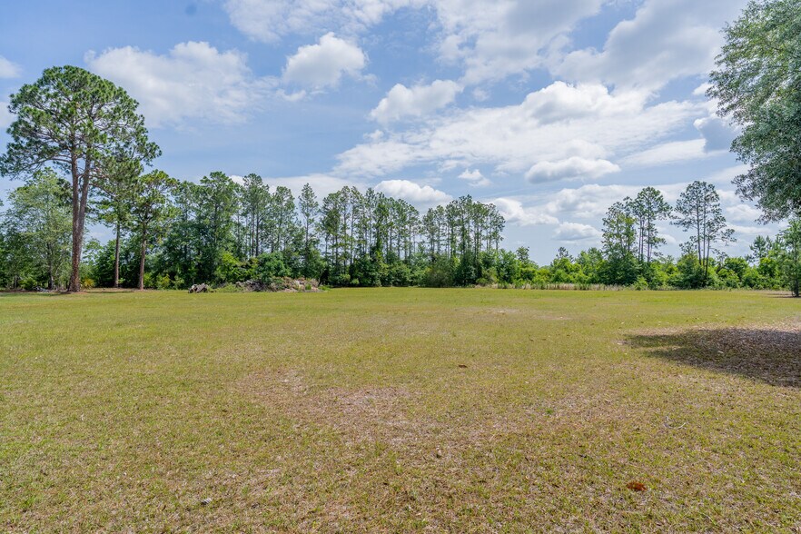 More Photos Of 128 University Blvd, Waycross Flex For Sale