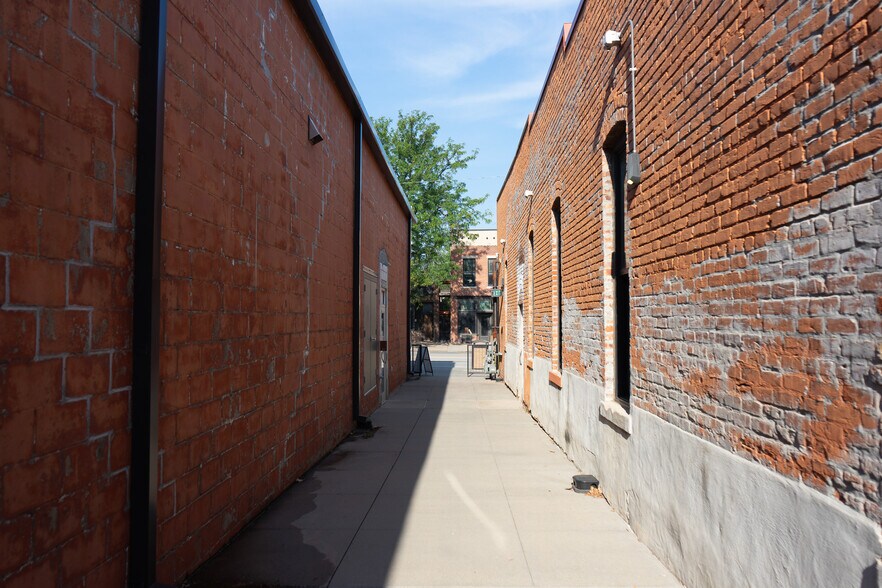 More Photos Of 1419 S 13th St, Omaha Storefront Retail Office For Lease