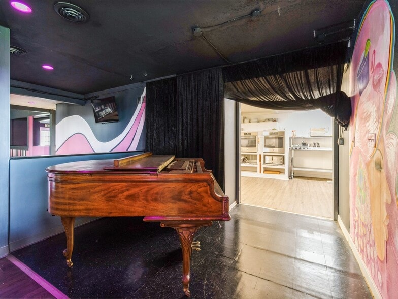 More Photos Of 6008 W Lincoln Way, Ames Restaurant For Sale