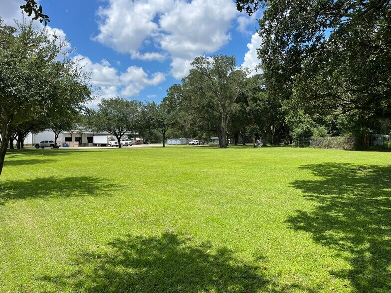 More Photos Of 2400 W Herman St, Pensacola Warehouse For Sale