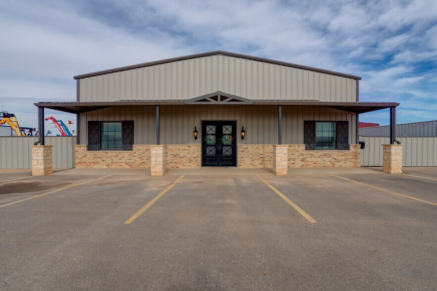 Primary Photo Of 604 E County Road 7200, Lubbock Office Residential For Sale