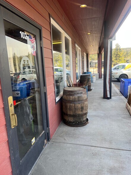 More Photos Of 2600 NE Division St, Bend Storefront Retail Office For Lease