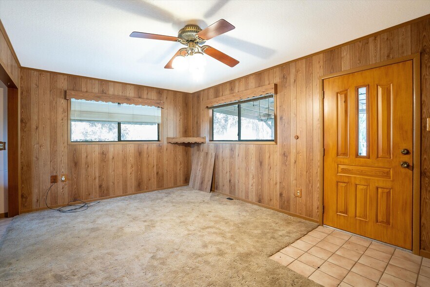 More Photos Of 22 Chaparral Dr, Fredericksburg Storefront Retail Office For Sale