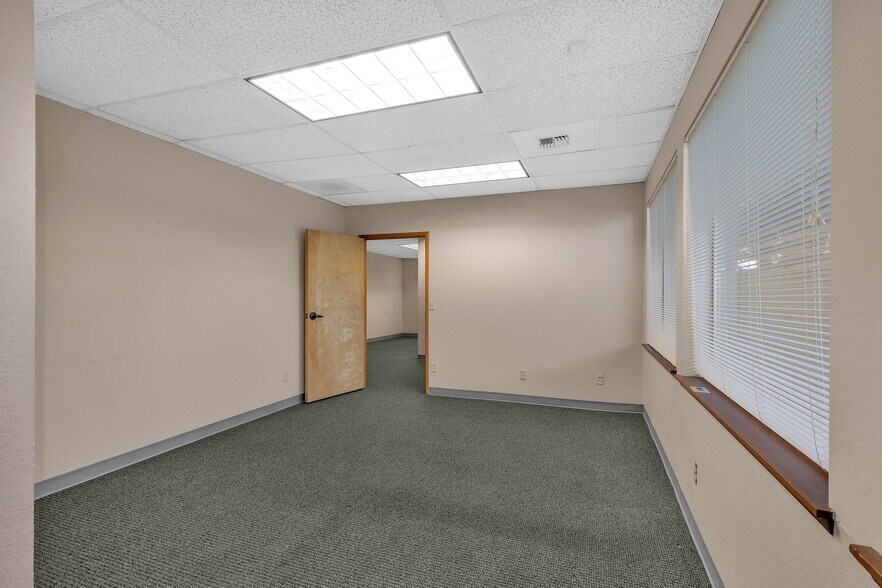 More Photos Of 34004 16th Ave S, Federal Way Office For Lease