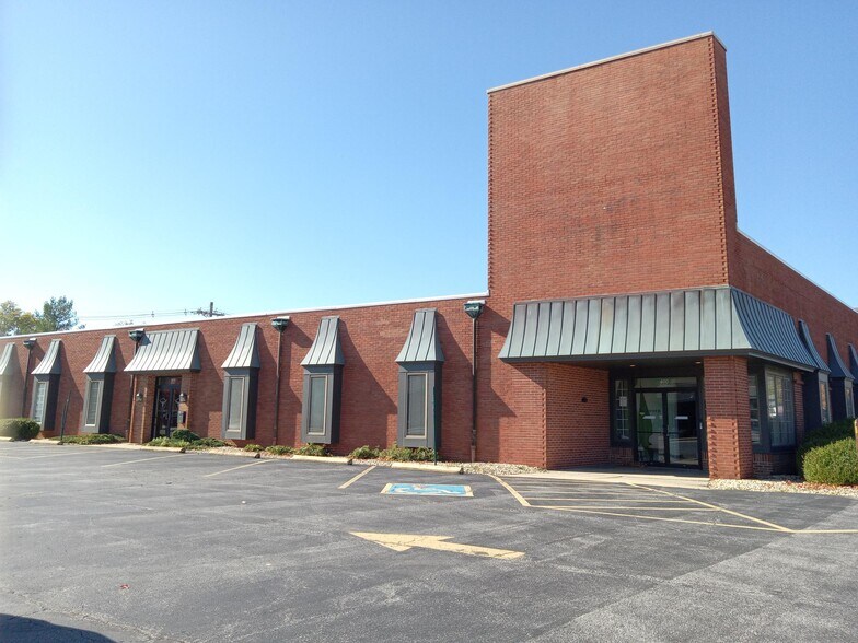 Primary Photo Of 400 St. Louis St, Edwardsville Medical For Lease