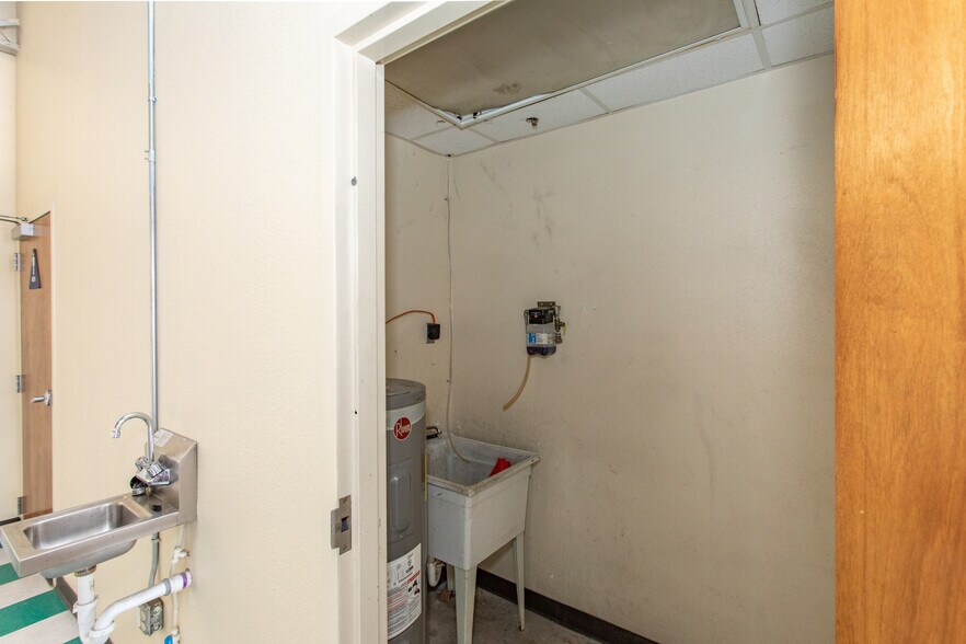 More Photos Of 2200 5th St, Wichita Falls Warehouse For Lease