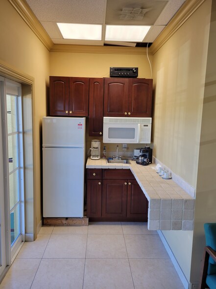 More Photos Of 2745 E Oakland Park Blvd, Fort Lauderdale Office For Sale