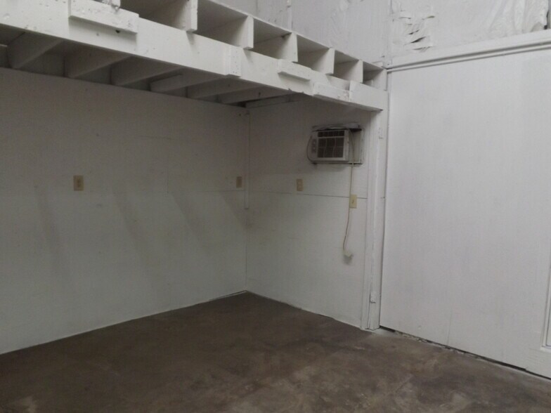 More Photos Of 4477-4481 122nd Ave N, Clearwater Warehouse For Lease