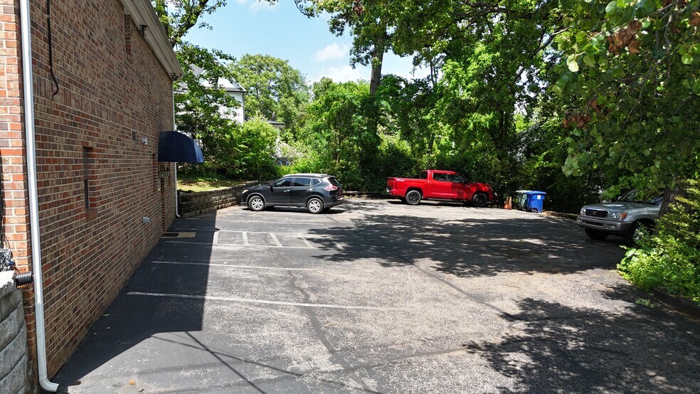 More Photos Of 300 Forest Ave, Chattanooga Office For Sale