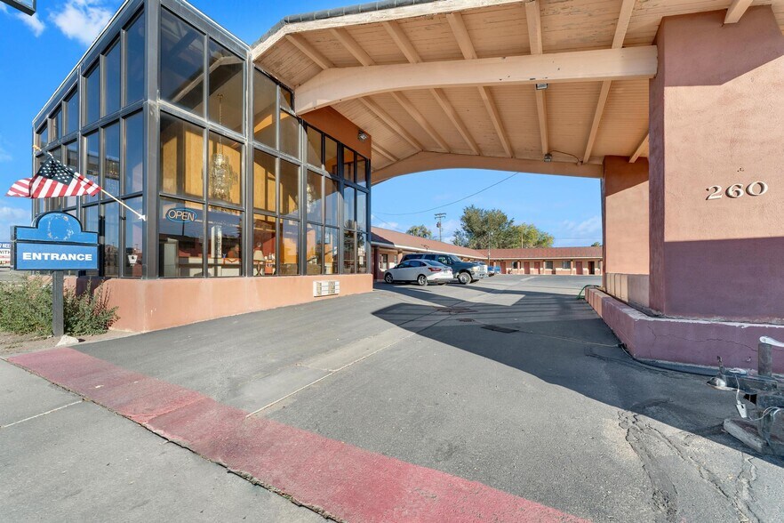 More Photos Of 260 W Main St, Vernal Hotel For Sale