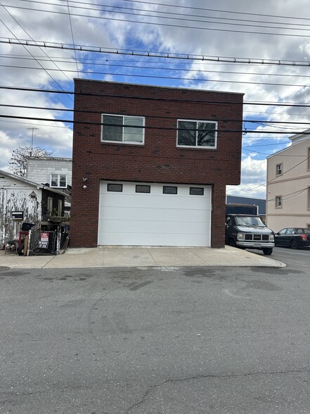 Primary Photo Of 20 Fullerton Ave, Yonkers Light Manufacturing For Lease