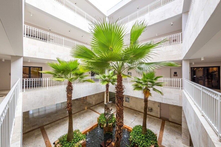 More Photos Of 4500 Biscayne Blvd, Miami Office For Sale