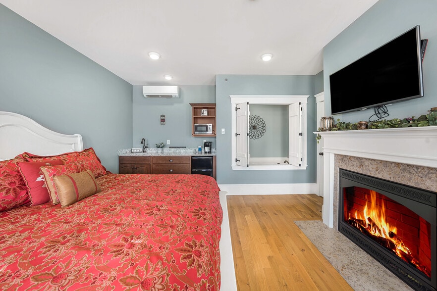 More Photos Of 208-210 Wharf St, Hermann Hospitality For Sale