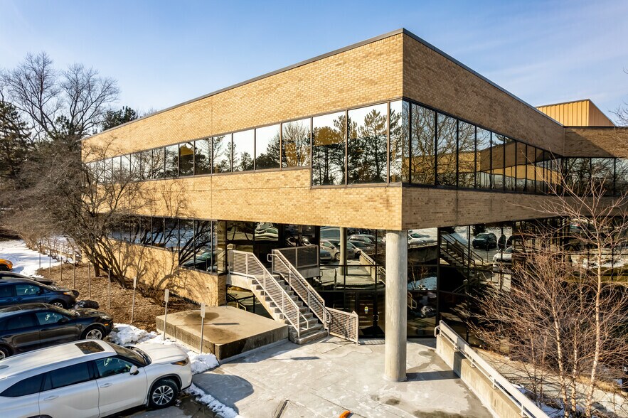 More Photos Of 38505 Woodward Ave, Bloomfield Hills Office For Lease