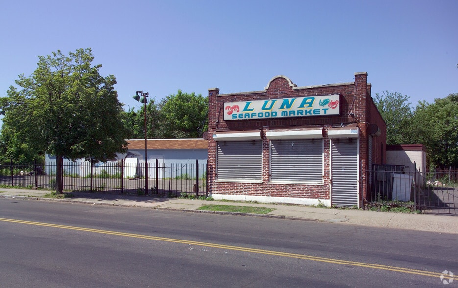 More Photos Of 2530 Main St, Springfield Freestanding For Sale