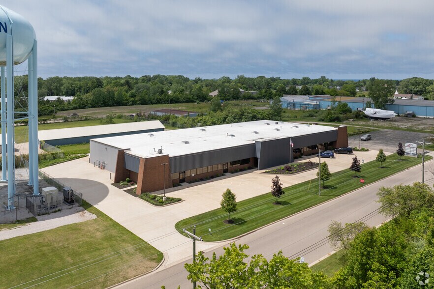 More Photos Of 1310 Kalamazoo St, South Haven Distribution For Lease