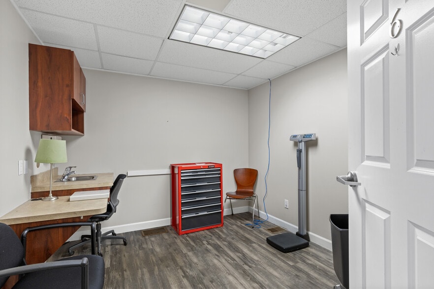 More Photos Of 10131-10137 West Florissant Ave, Saint Louis Office For Sale