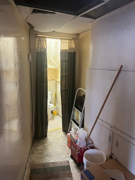 More Photos Of 124 E College Ave, Ashburn Loft Creative Space For Sale