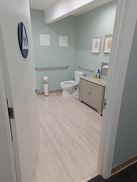 More Photos Of 465 March Ave, Healdsburg Medical For Sale