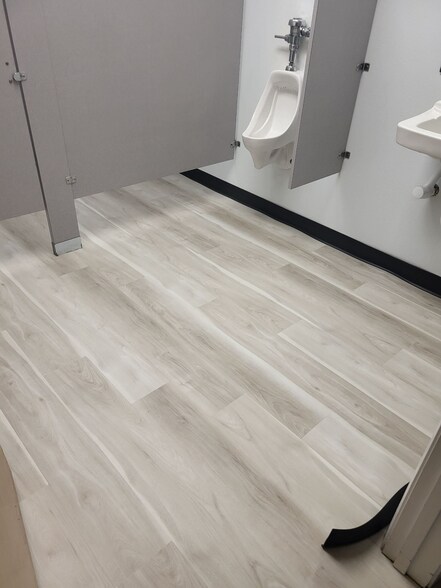 More Photos Of 1402 Holly Rd, Corpus Christi Truck Terminal For Lease