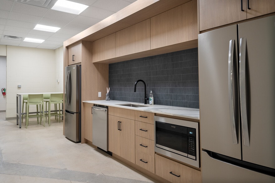 More Photos Of 8800 S Fawnwood Ct, Broken Arrow Office For Lease