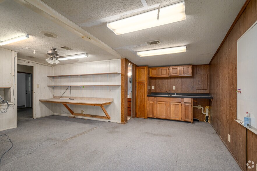 More Photos Of 11601 McKinley St, Houston Manufacturing For Sale