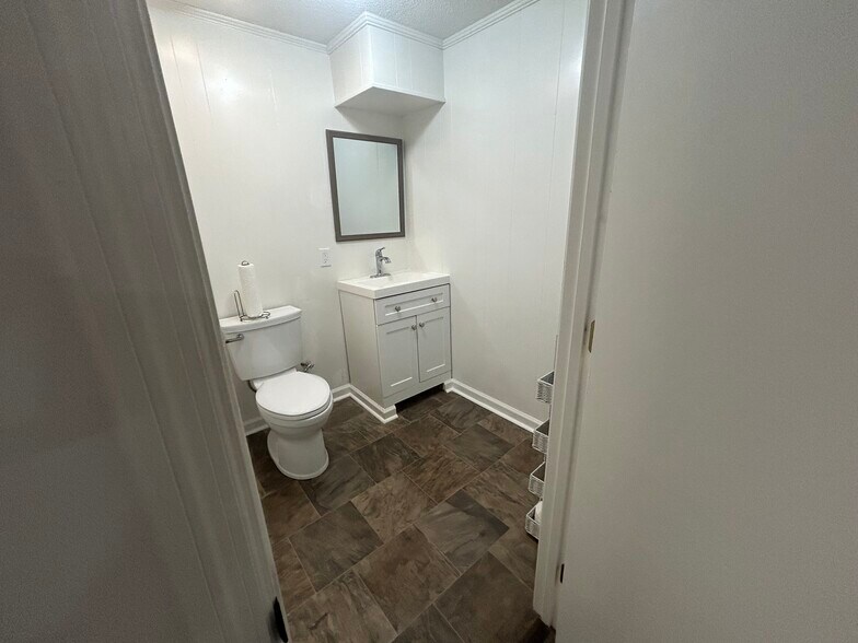 More Photos Of 103 Queen St, Georgetown Medical For Lease