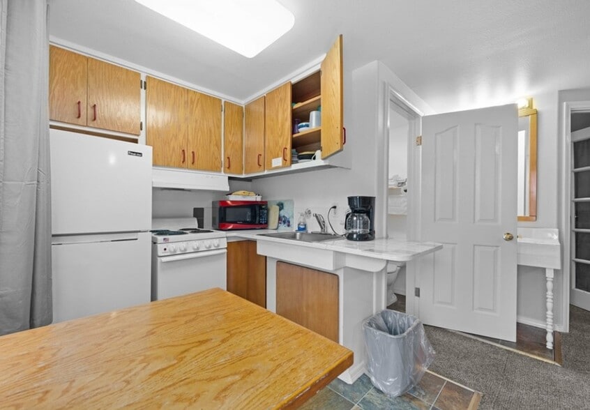 More Photos Of 2044 W Woodin Ave, Chelan Hotel For Sale
