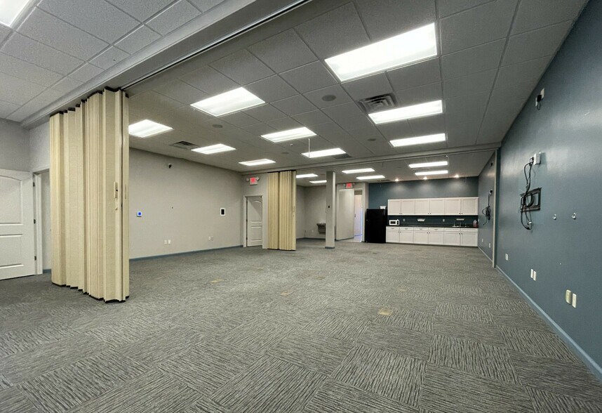 More Photos Of 1701 NW 80th Blvd, Gainesville Office For Sale