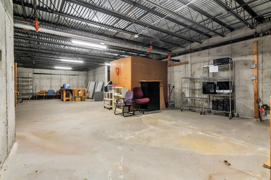 More Photos Of 1794 Bridge St, Dracut Storefront For Sale