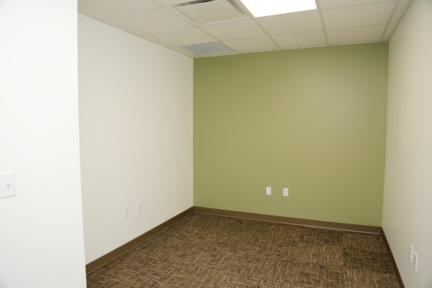 More Photos Of 300 Wedgewood Dr, Morgantown Medical For Lease
