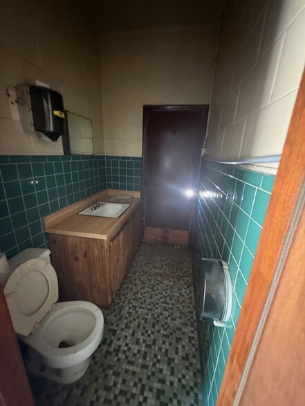 More Photos Of 3960 Silver Star Rd, Orlando Auto Dealership For Sale