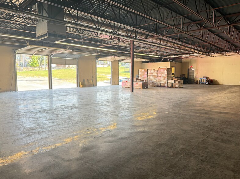 More Photos Of 2300 Race St, Fort Worth Warehouse For Lease