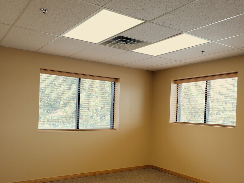 More Photos Of 4620 Grandview Ave, Cheyenne Flex For Sale