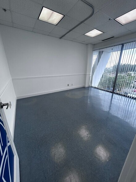 More Photos Of 900 W 49th St, Hialeah Medical For Lease