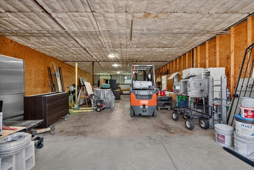 More Photos Of 2113 Garden Rd, Pearland Light Distribution For Sale