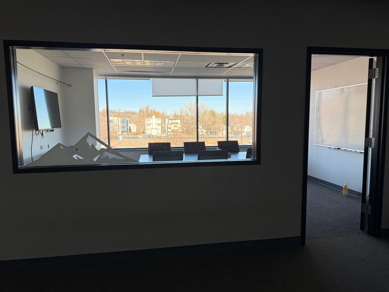 More Photos Of 2500 Pearl St, Boulder Office For Lease