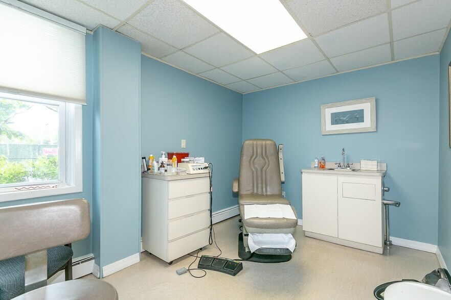 More Photos Of 188 W Main St, Oyster Bay Medical For Sale